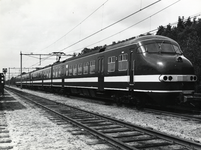 151850 Afbeelding van het electrische treinstel nr. 501 (mat. 1964, plan TT Treinstel Toekomst ) van de N.S. op het ...